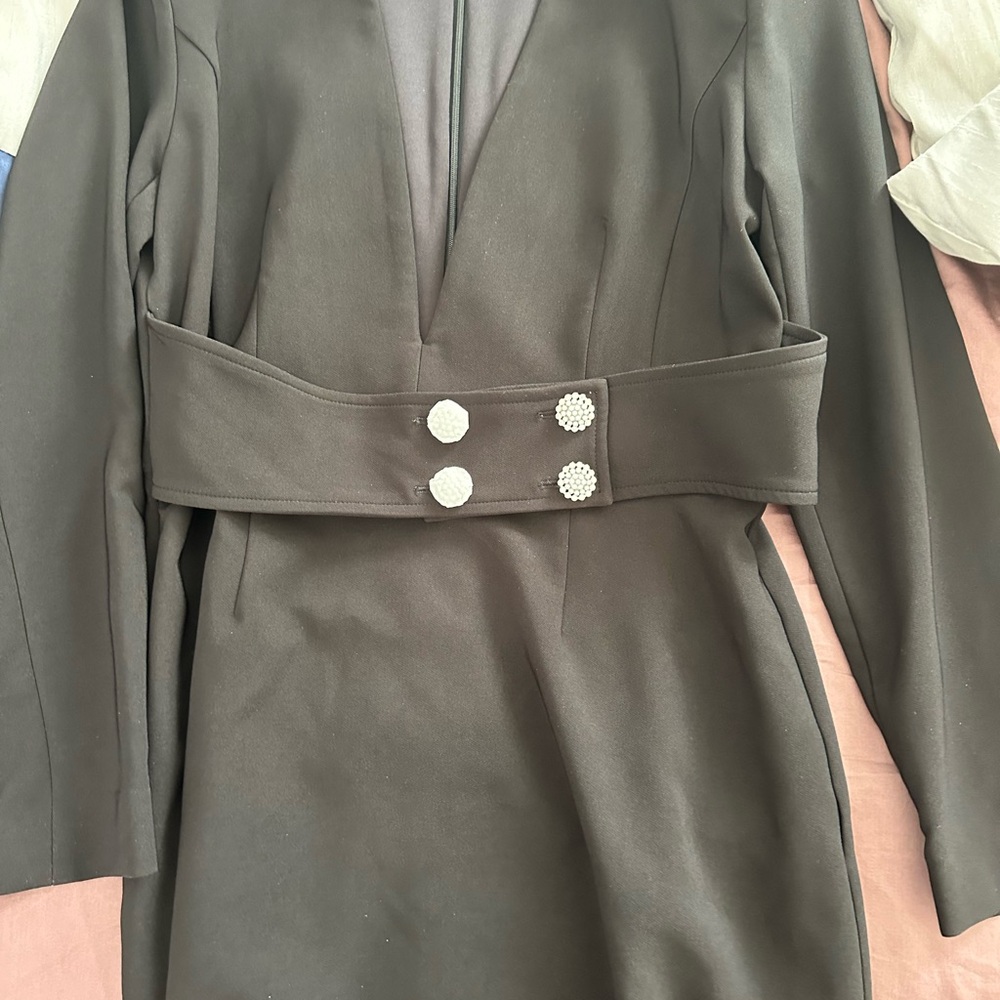 NWT ZARA PEARL APPLIQUÉ BELTED BLAZER DRESS L 

V-neck